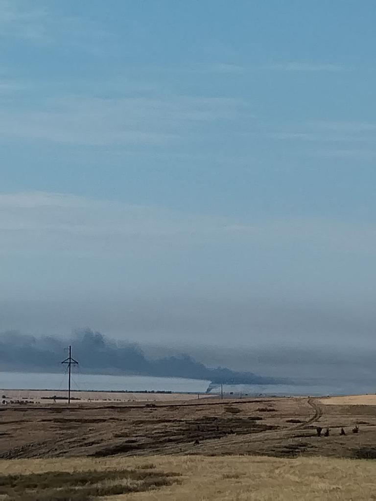 Dûmana stûr li nêzî Morozovskê piştî êrîşa bi dronên îdiakirî xuya dibe