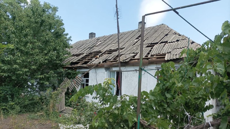 2 pessoas feridas em resultado de um ataque aéreo com 2 bombas planadoras em Rozdolne, na região de Donetsk