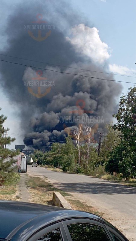 Grande incendio a Malodolynske nella regione di Odessa