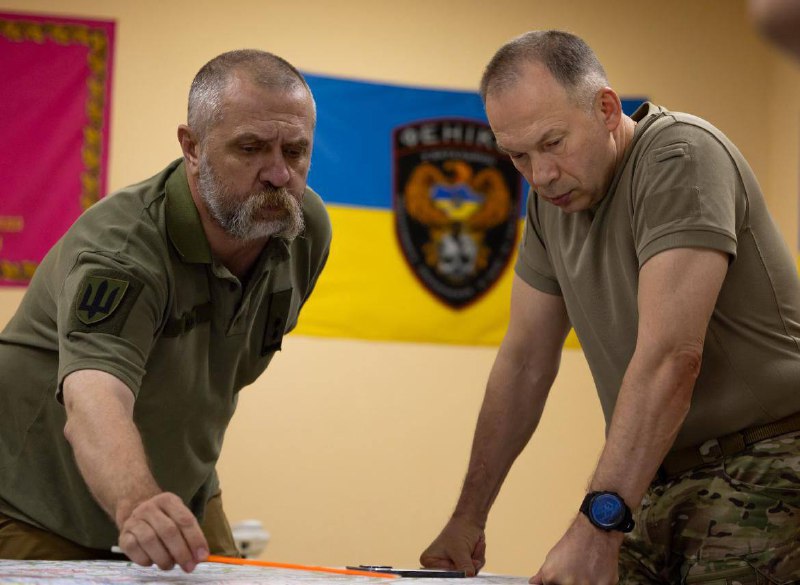 Ukrainas bruņoto spēku virspavēlnieks Sirskis ziņo, ka viņš 3 dienas strādāja no frontes: Pokrovskas virzienā Krievijas karaspēks mēģināja salauzt Ukrainas aizsardzību netālu no Želannes, Novohrodivkas, Pokrovskas.