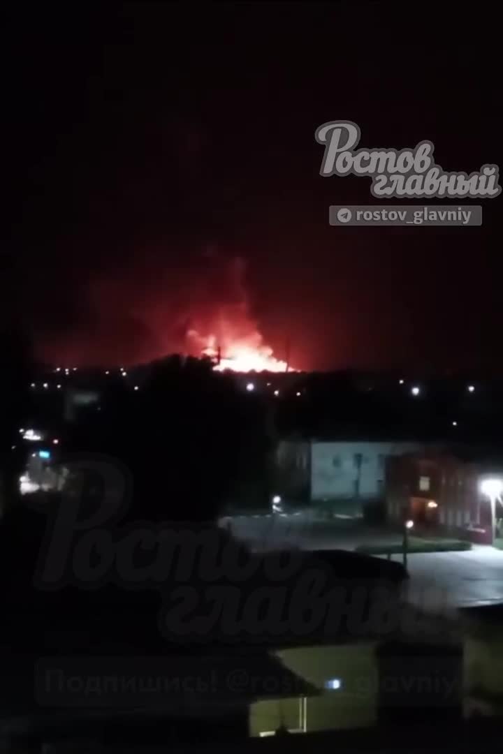 Incêndio na base aérea de Morozovsk visível a muitos quilómetros