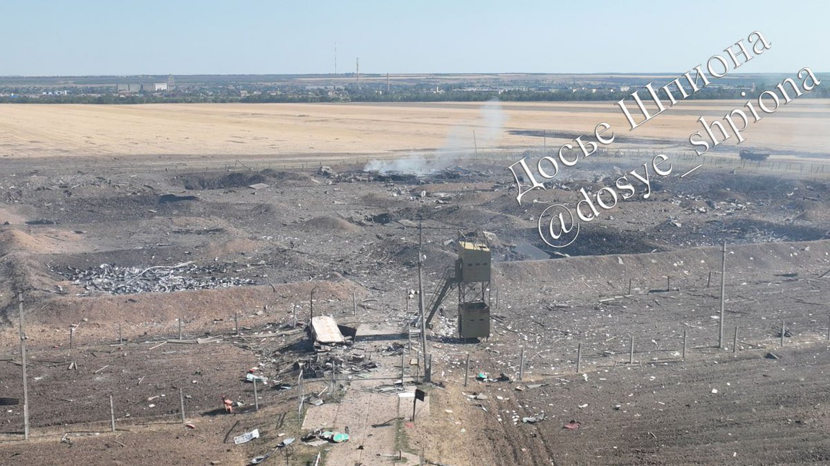 Fotografie cu un depozit de muniție de aviație rusească distrus pe baza aeriană Morozovsk