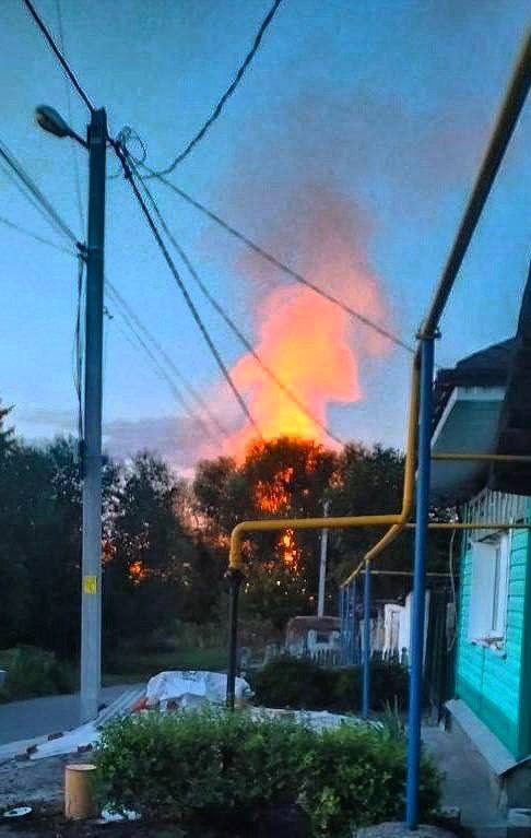 Kursk bölgesinin Sudzha kasabasında gece boyunca düzenlenen insansız hava aracı saldırıları sonrasında yıkım; yerel yetkililer, 26 insansız hava aracının düşürüldüğünü bildirdi