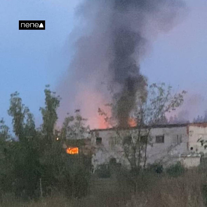 Li Novyy Oskol a herêma Belgorodê saet di 02.00'an de bi balafirên bêmirov êrîş li baregeha temîrkirina wesayîtên leşkerî hat kirin.