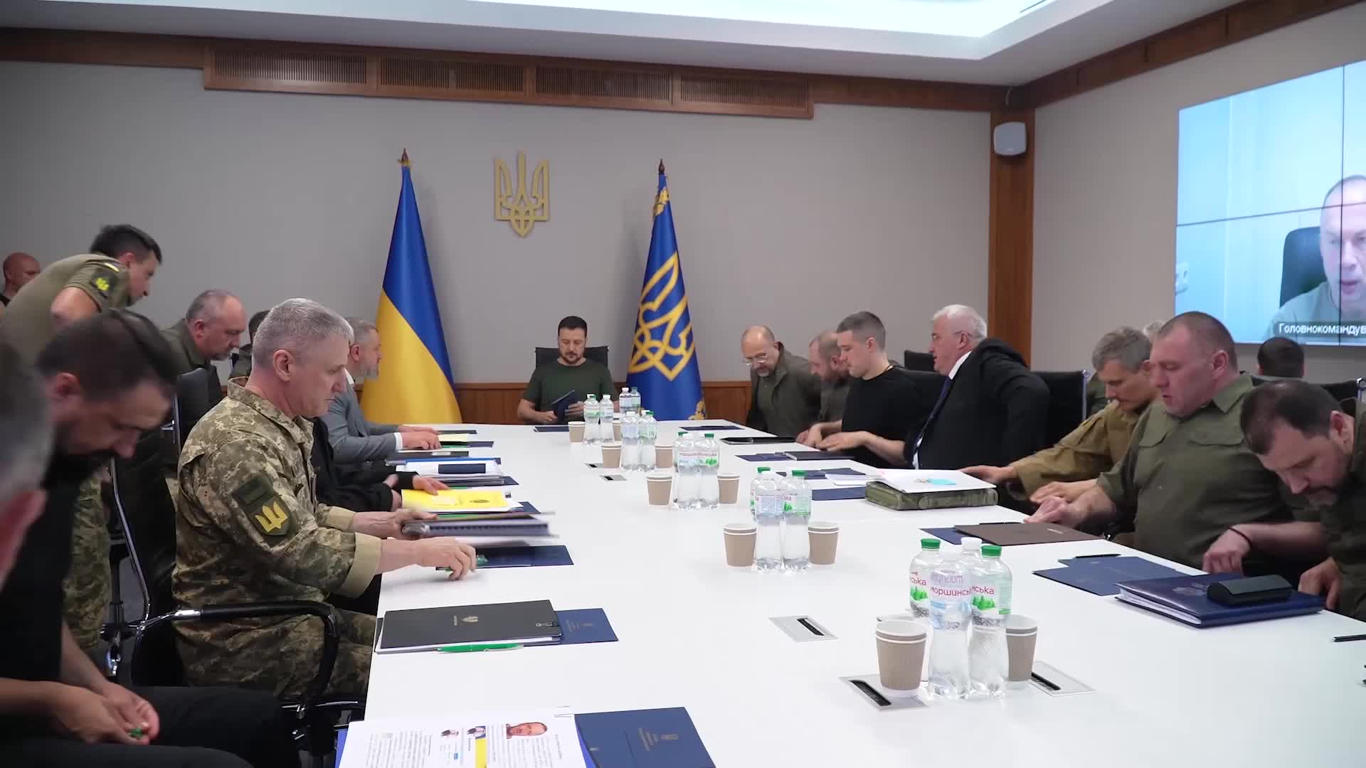 Președintele Zelensky a convocat ședința înaltului comandament militar: „rapoartele lui Oleksandr Syrskyi privind situația în toate direcțiile cheie: sud, Kurakhove, Pokrovsk, Toretsk, Chasiv Yar, regiunea Lugansk și regiunea Harkov. Și în ceea ce privește acțiunile noastre defensive în direcțiile de unde Rusia a lansat lovituri pe teritoriul ucrainean