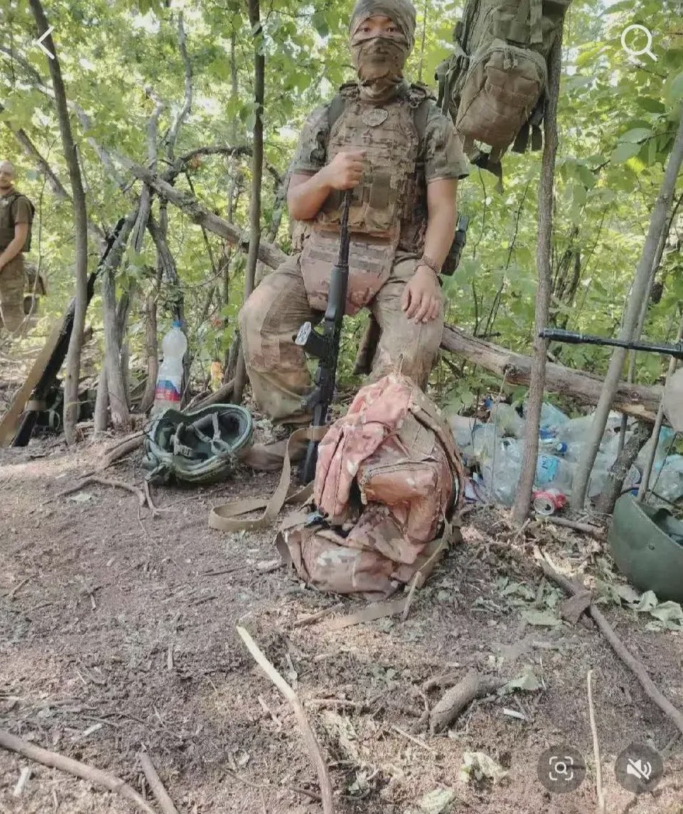 Según información que circula en las redes sociales, dos hombres chinos que se unieron al ejército ruso a principios de junio murieron en acción el 1 de agosto después de ser enviados al frente el 31 de julio como comandos.