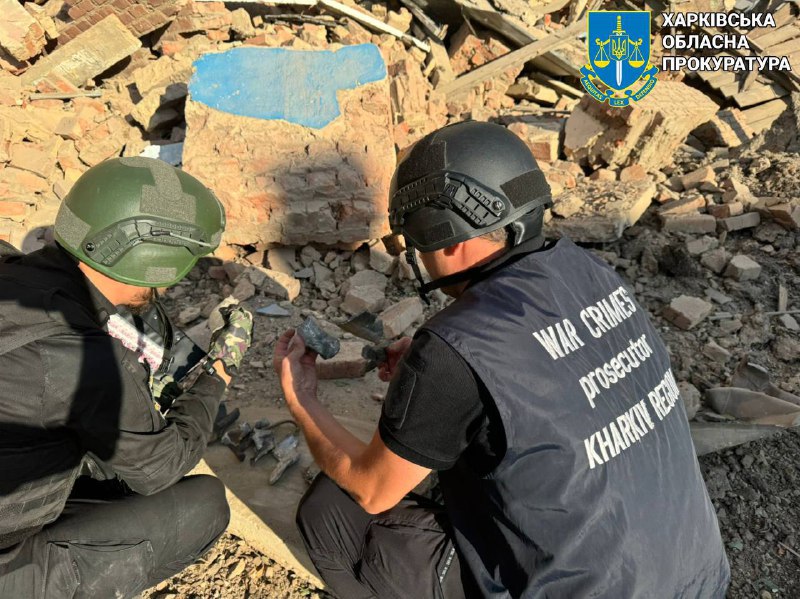 Di encama bombebarana balafirên Rûsyayê li gundê Prykolotne ya navçeya Kupiansk de 2 kes mirin, 5 jî birîndar bûn.