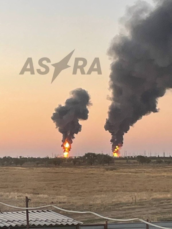 В Пролетарске Ростовской области в результате атаки беспилотников загорелась нефтебаза