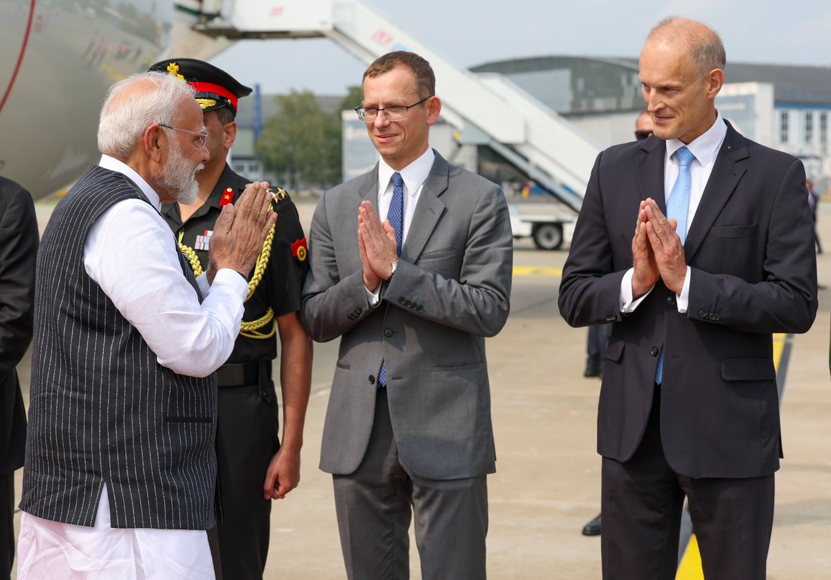 Премиерът Моди пристига в Полша, посрещнат от @PLinIndia CdA @SebastianD_PL сред други висши служители