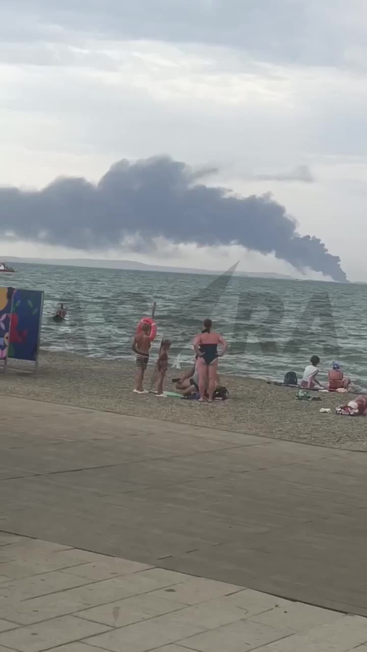 מעבורת עמוסה בדלק נפגעה בפגיעת טילים בנמל קווקז, חצי האי תמאן