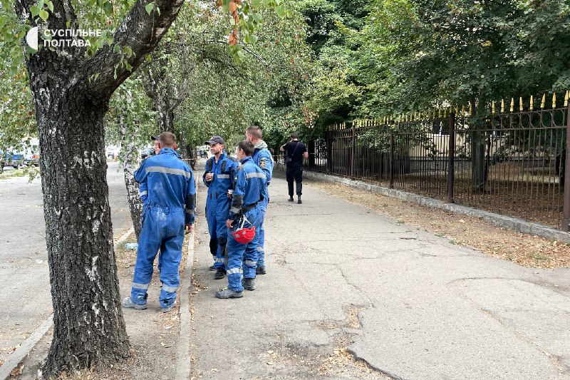 Operazione di soccorso in corso presso l'Università delle comunicazioni di Poltava: i soccorritori cercano 13 persone disperse sotto le macerie. Il bilancio delle vittime è salito a 52 morti e 271 feriti