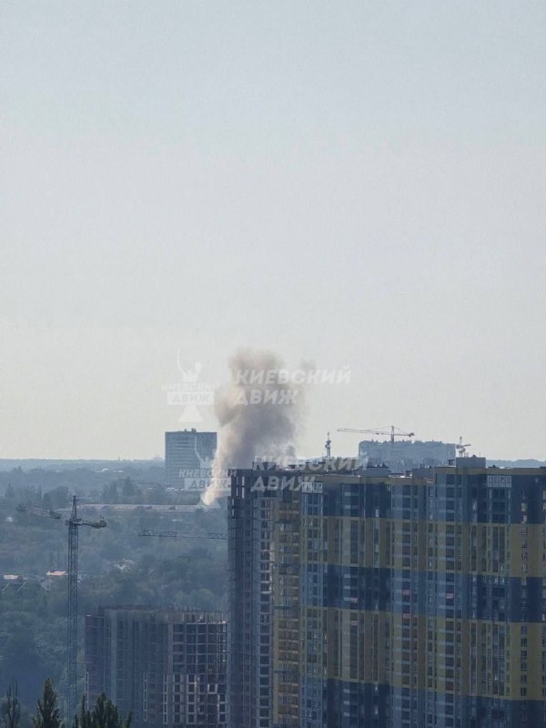 Explosão foi relatada em Kyiv, fumaça subindo no local, nenhum alerta de ameaça aérea antes