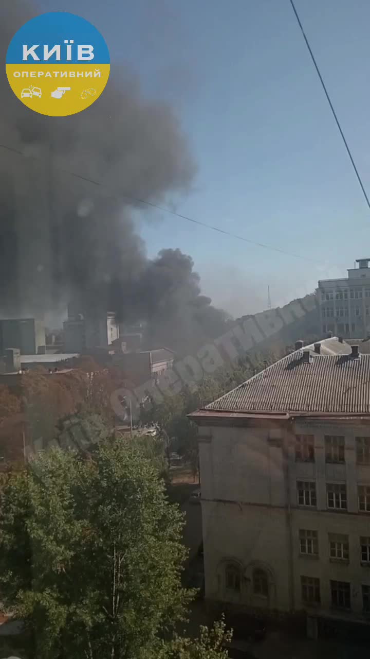 Explosion and fire reported at car wash at Kyrylivska street in Kyiv