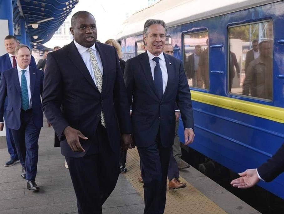 Les ministres des Affaires étrangères américain et britannique Antony Blinken et David Lammy sont arrivés à Kyiv