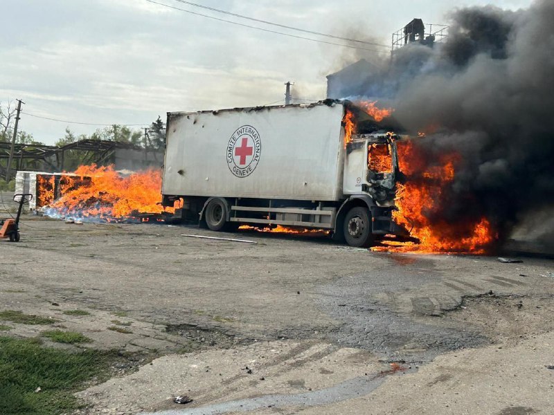 3 osobe ubijene, 2 ranjene kao rezultat ruskog granatiranja u selu Viroliubivka u Donjeckoj oblasti, kamion s humanitarnom pomoći uništen