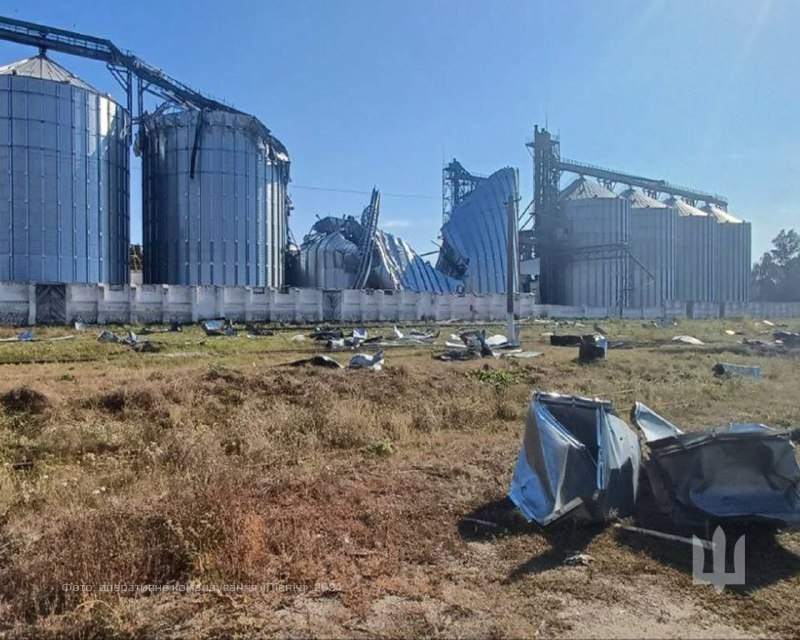 I silos per i cereali sono stati distrutti a seguito di un attacco aereo russo a Hlukhiv, nella regione di Sumy