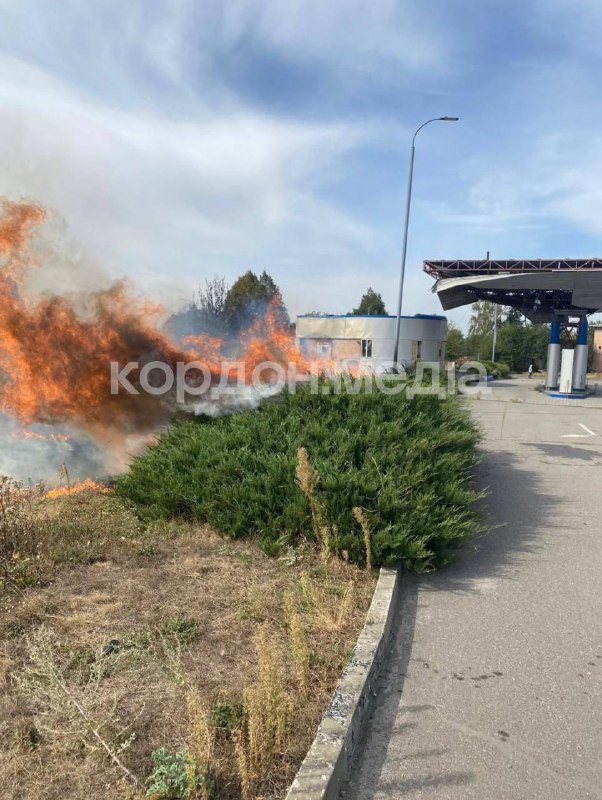 Incendio alla stazione di servizio di Velyka Pysarivka dopo l'attacco di un drone