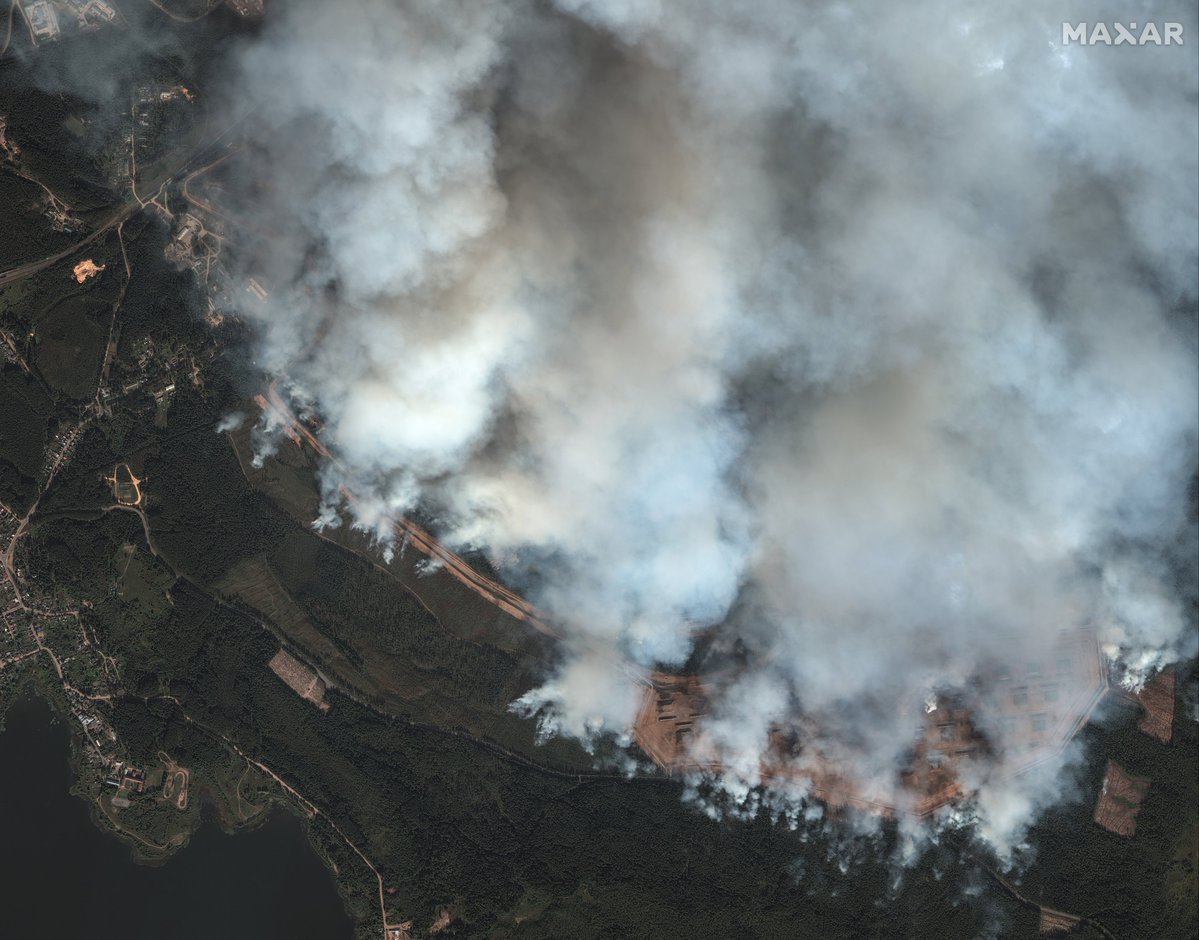 Maxar va recopilar imatges que mostraven els danys d'un atac de drons ucraïnesos a gran escala que va provocar una sèrie d'explosions en un dipòsit de municions a Toropets, Rússia, a aproximadament 240 milles a l'oest de Moscou. @MaxarImagery recollida el 18 de setembre