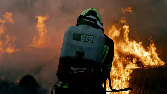 Incêndio em infraestrutura crítica no distrito de Bashtanka, na região de Mykolaiv, como resultado de ataque de drone durante a noite