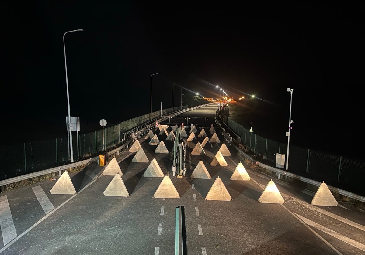 Litauen hat eine weitere Brücke über den Fluss Nemunas auf der Strecke von Kaliningrad aus befestigt. Die Befestigungen schreiten wie geplant voran, wobei einige Brücken abgerissen werden sollen. Die Befestigungen werden bei Bedarf durch Feuerkraft unterstützt, um den Feind aufzuhalten und zu vernichten.