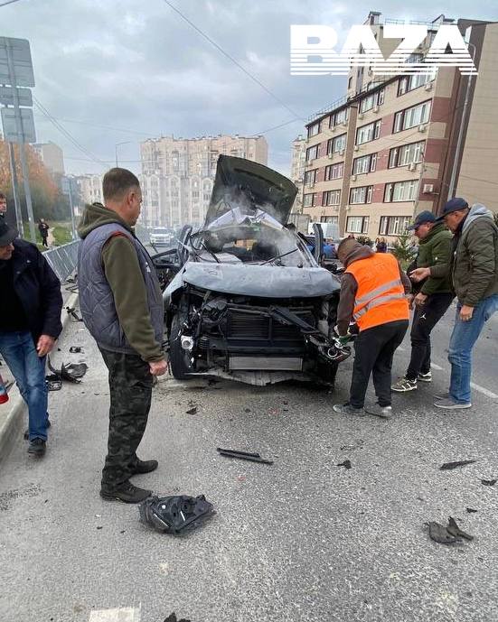 Једна особа погинула у експлозији возила у окупираном Севастопољу, наводно је погинуо официр Црноморске флоте