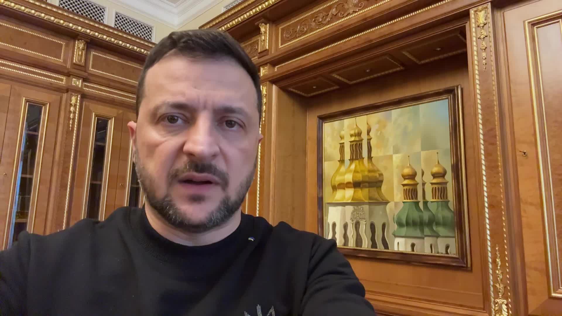 President Zelensky kommenterar det ballistiska missilanfallet i staden Dnipro säger att alla egenskaper hos missilen, inklusive hastighet och höjd, pekar på att det var ICBM