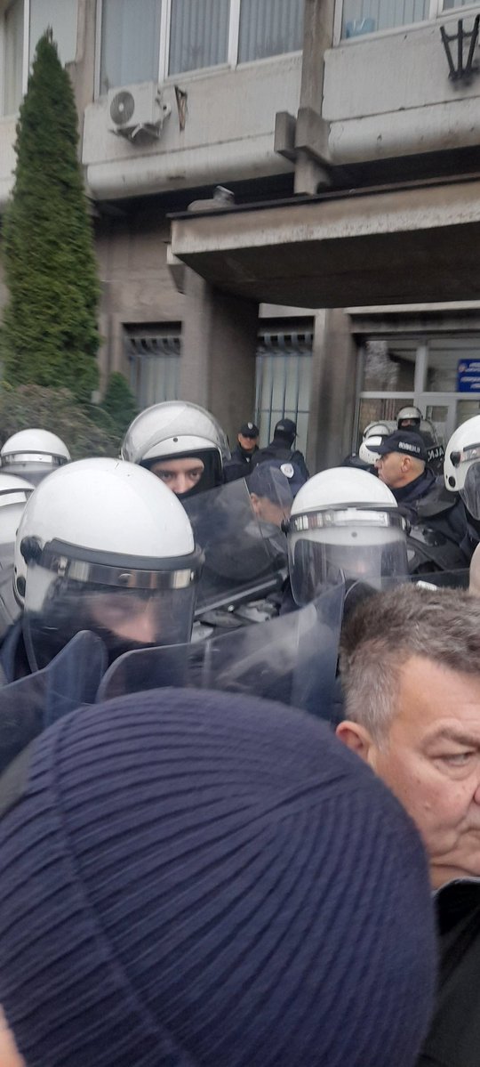 Blocked department of the police in Novi Sad. The police use force