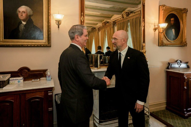 شمیحال نخست وزیر اوکراین با اسکات بسنت وزیر خزانه داری ایالات متحده در واشنگتن دیدار کرد