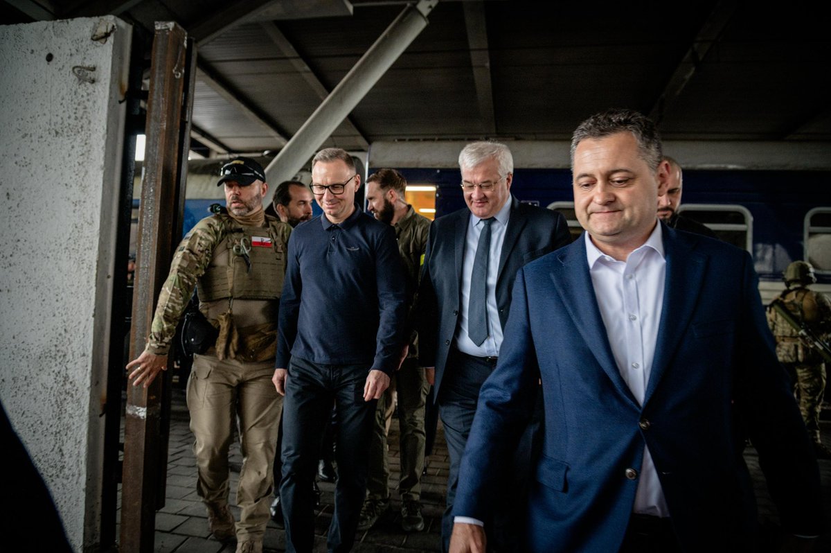 President of Poland @AndrzejDuda has arrived at Kyiv Central Station this morning