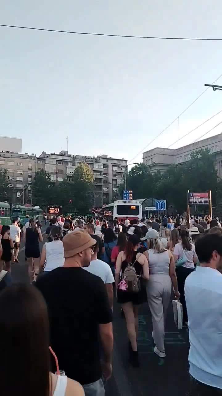 Demonstranten blijven in heel Servië protesteren