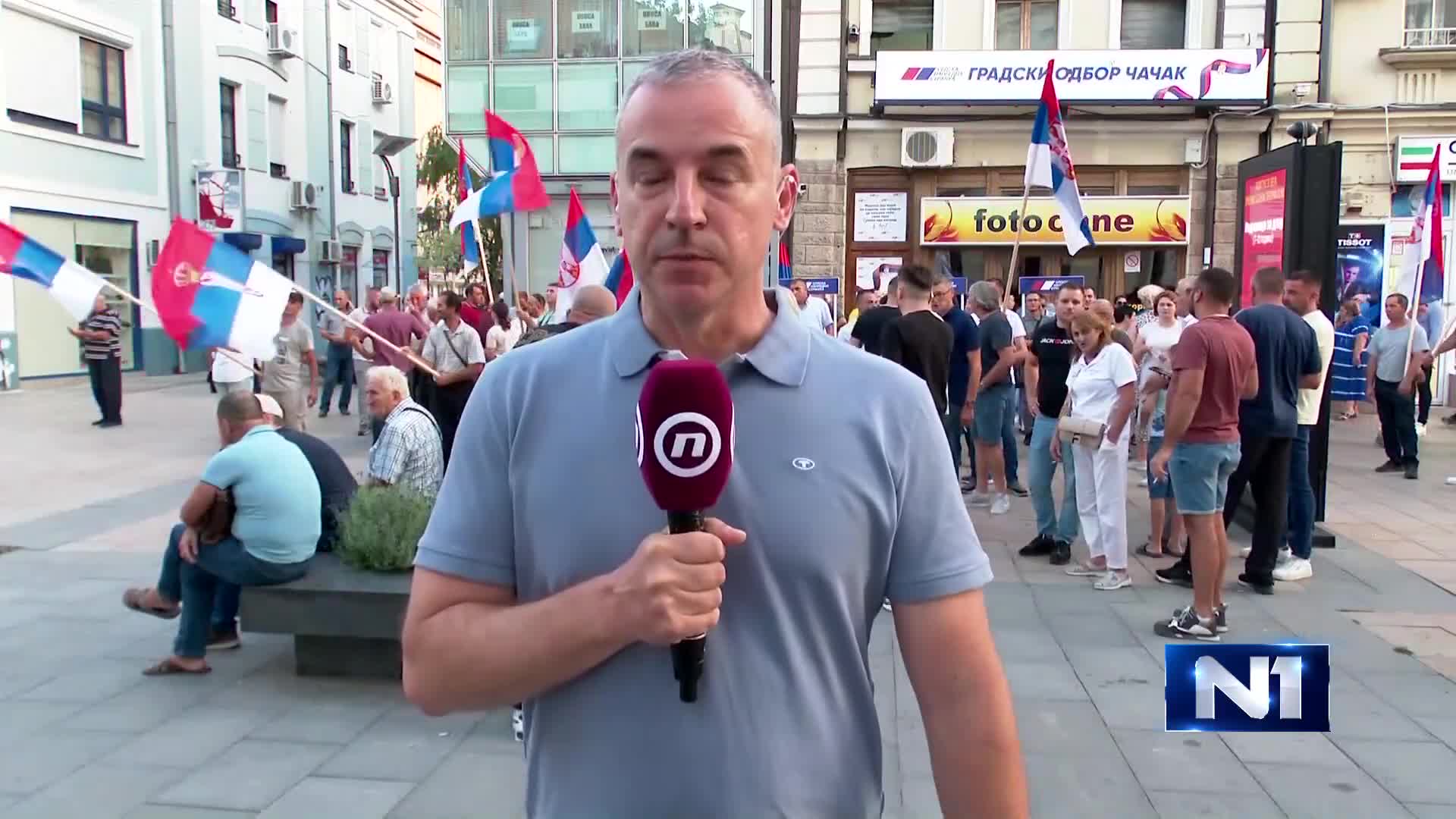 The protest in Čačak called by the students in the blockade was supposed to start at 7 pm, but by around 6:30 pm, members of the intervention unit had blocked all access to the SNS premises where the protest was planned to take place