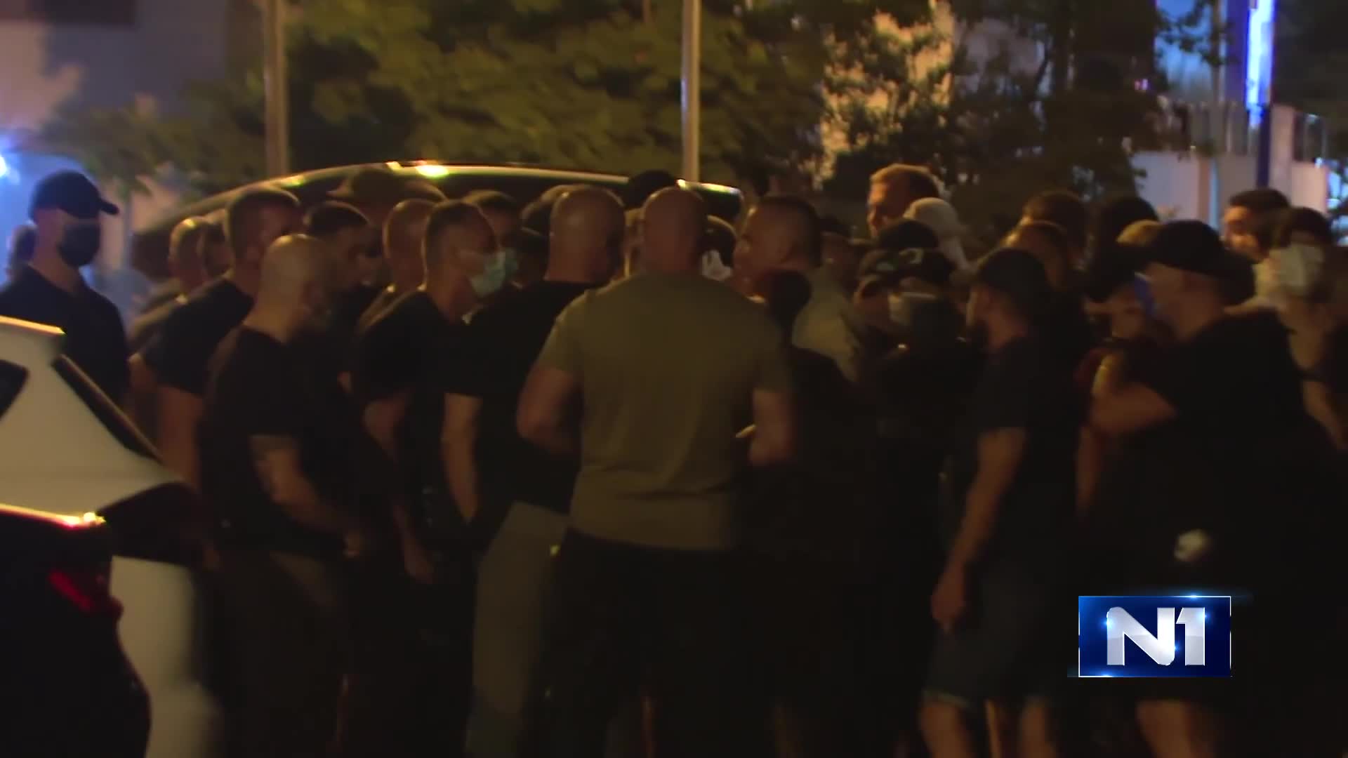 An incident occurred in New Belgrade, where a column of citizens headed from the roundabout towards Stari Mercator. As reported by an N1 reporter, members of the Gendarmerie rushed to stand in front of the column and stop them on Palmira Toljatija Street.