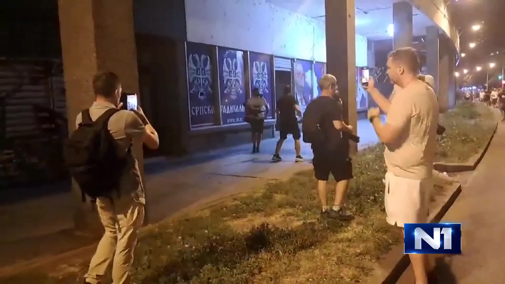 A column of citizens leaving Zemun on Karađorđev Square smashed the SRS headquarters