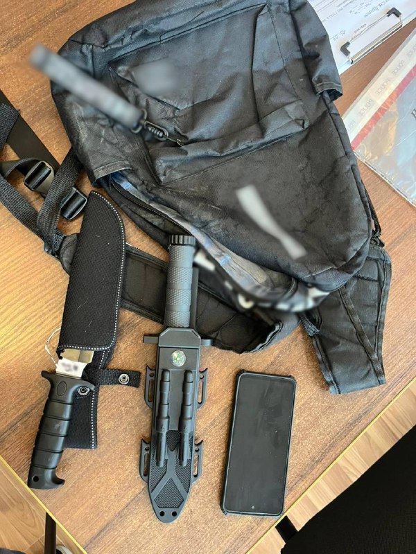 حمله با چاقو در مدرسه‌ای در منطقه ترانسکارپاتیا خنثی شد. دانش‌آموز ۱۵ ساله دستگیر و چاقوها ضبط شد. همکاران بریتانیایی پلیس اوکراین پس از انتشار پست‌های نگران‌کننده در رسانه‌های اجتماعی، پلیس را مطلع کردند.