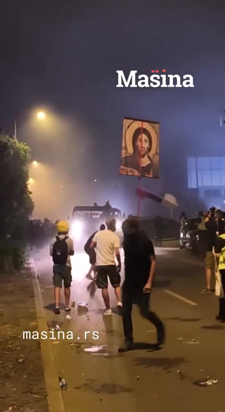 Police are urging citizens to move away from campus