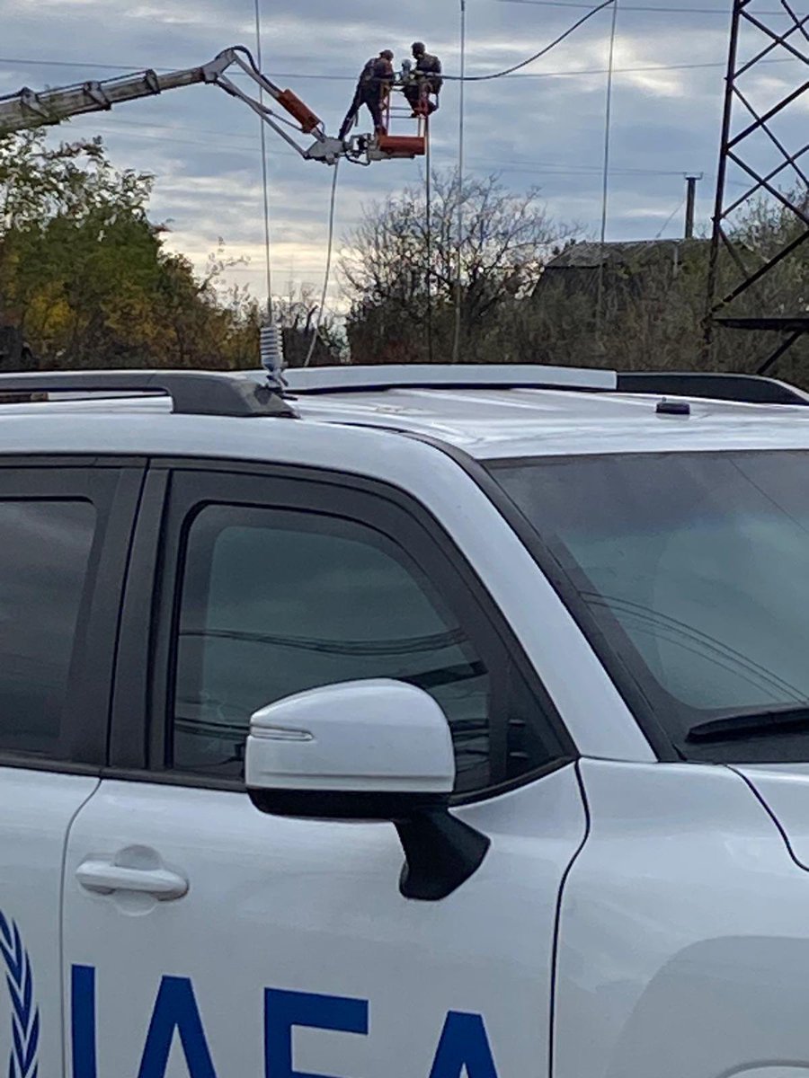 IAEA: Work has begun to repair damaged off-site power lines to ZNPP after 4-week outage, following establishment of local ceasefire zones to allow work to proceed, DG @rafaelmgrossi said. Restoration of off-site power is crucial for nuclear safety and security. Both sides engaged constructively with the IAEA to enable complex repair plan to proceed.