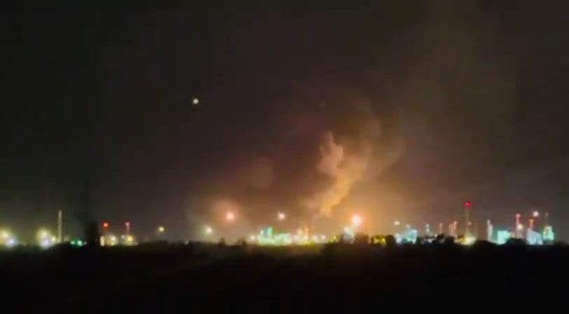 A fire with multiple explosions hit Hungarian oil giant MOL’s refinery in Százhalombatta on Monday night. The cause remains unknown. It came just hours after an explosion at Romania’s Lukoil refinery in Ploiești earlier the same day. nn Video from Százhalombatta by @444hu