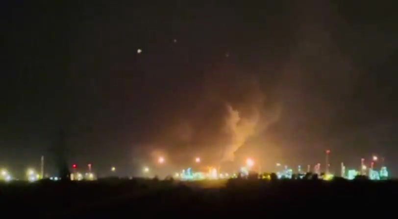A fire with multiple explosions hit Hungarian oil giant MOL’s refinery in Százhalombatta on Monday night. The cause remains unknown. It came just hours after an explosion at Romania’s Lukoil refinery in Ploiești earlier the same day. nn Video from Százhalombatta by @444hu