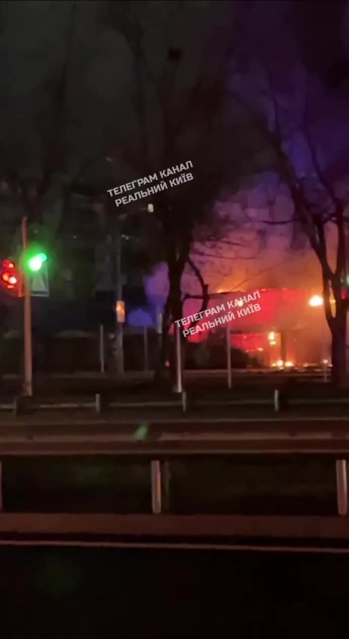 Garage exploded and caught fire in Kyiv