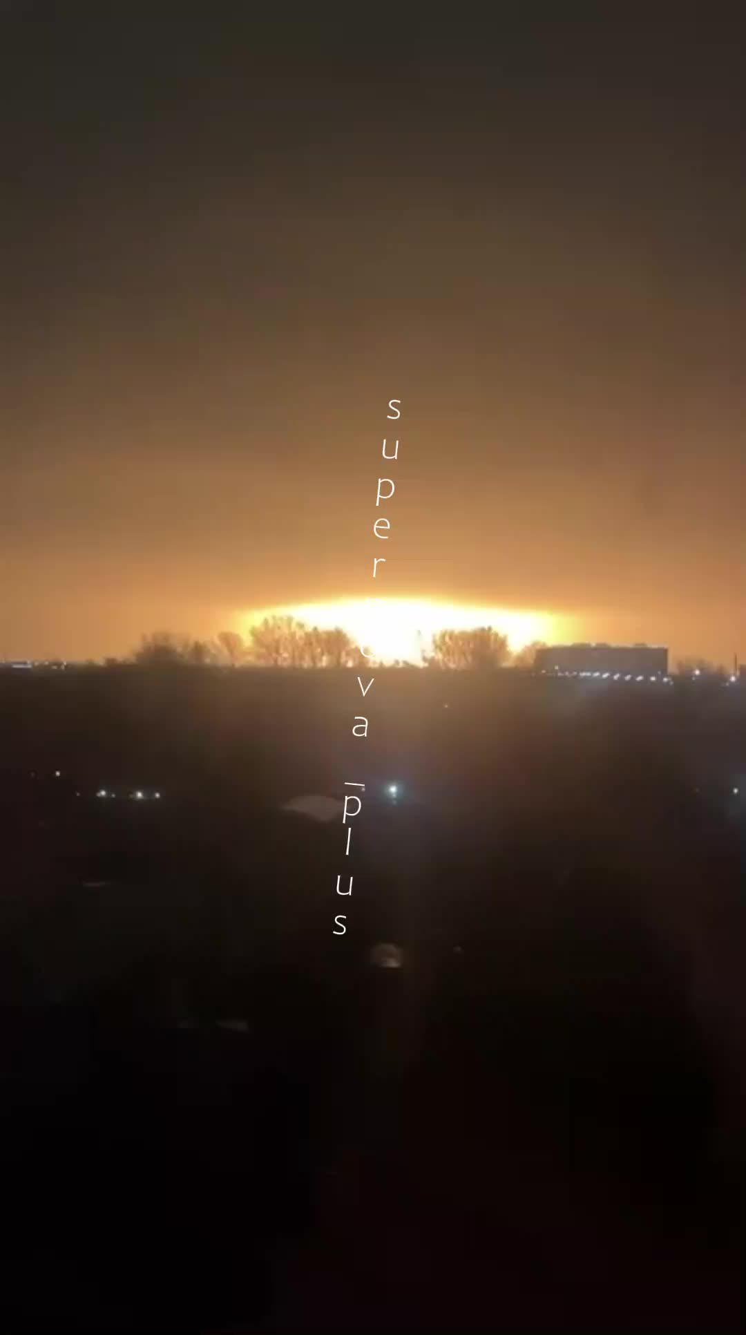 Der Hafen von Temryuk brennt nach den nächtlichen Streiks noch immer.