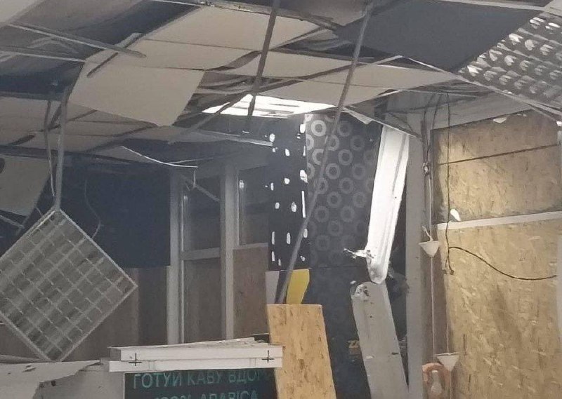 In het district Nikopol raakten twee mensen gewond door artillerievuur en aanvallen van drones.