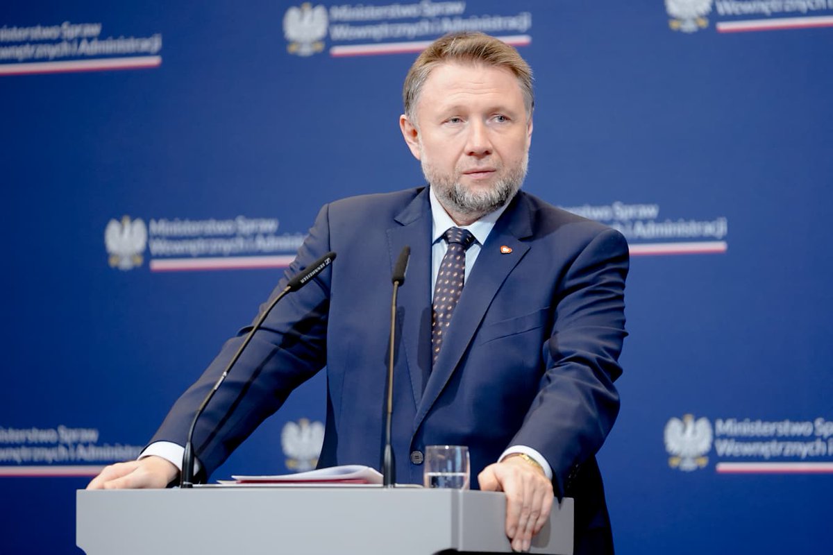 Minister @MKierwinski at a conference regarding a new app with a map of shelter points: We already have nearly 70,000 facilities verified by @KGPSP that can act as refuge points in an emergency. They have been included in a new app available for smartphones and tablets, thanks to which everyone will be able to check the location of the nearest safe place.