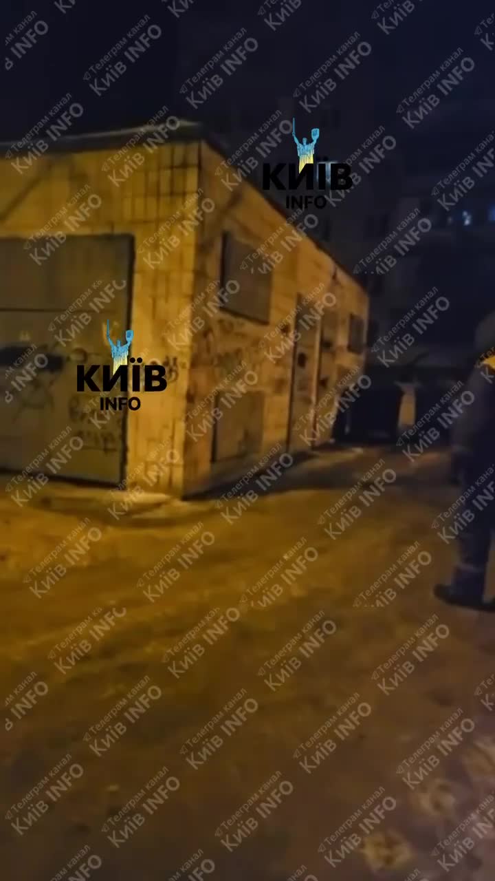 В Киеве взорвался силовой трансформатор.