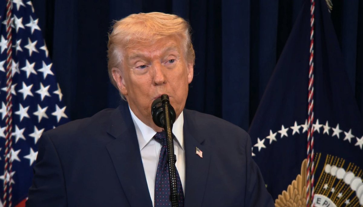 Трамп і Путін сьогодні говорили про Близький Схід. Він хоче бути корисним. Я сказав: Ви могли б бути кориснішими, завершивши війну між Україною та Росією – це буде корисніше. Але у нас була дуже хороша розмова, – сказав Трамп на прес-конференції у Флориді.