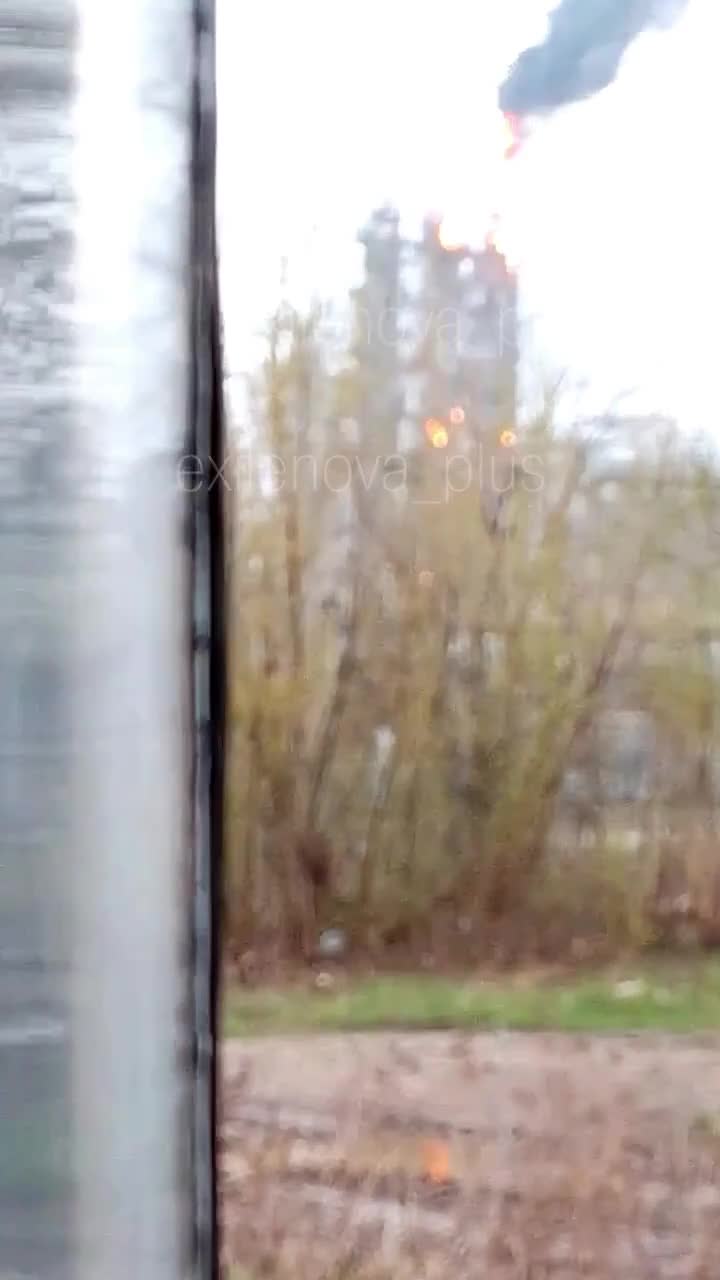 Rusya'nın Samara bölgesindeki Novokuybyshevsk Neftekhim kimya fabrikasına insansız hava araçlarıyla baskın düzenlendiği bildirildi.