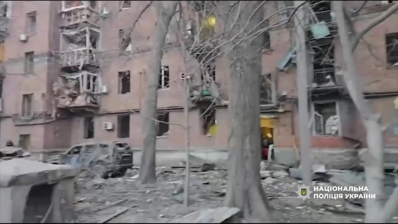 Bij een Russische aanval in de stad Dnipro zijn twee mensen omgekomen en 22 gewond geraakt.