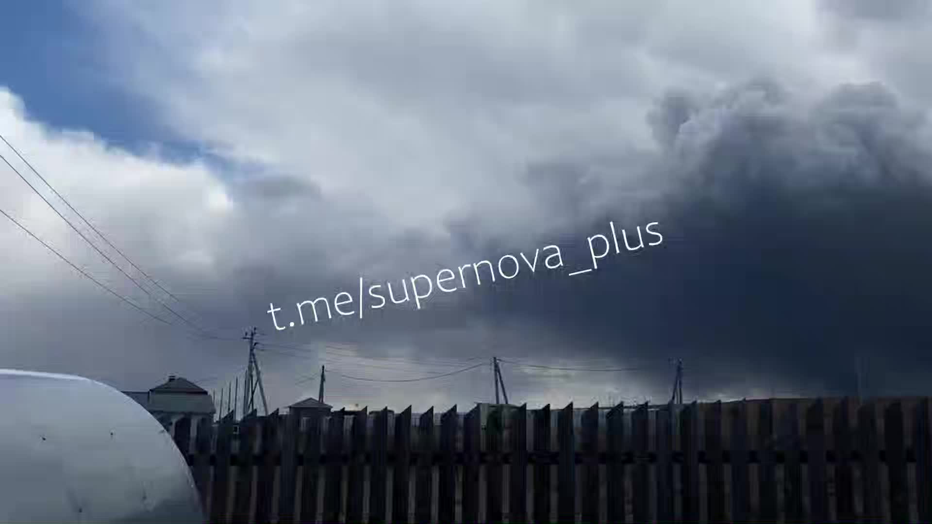 Piştî êrîşa dronan li Permê dû û baranek bi perçeyên petrolê