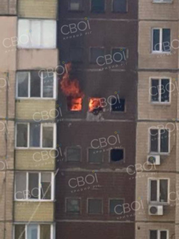 Feuer nach Drohneneinschlag in Wohnhaus in Krywyj Rih