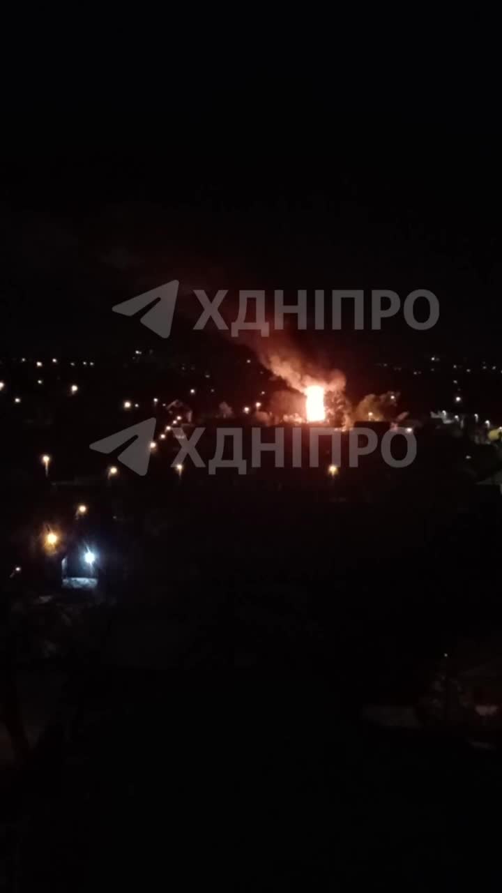 اندلع حريق في منزل إثر غارة جوية أخرى بطائرة مسيرة في مدينة دنيبرو