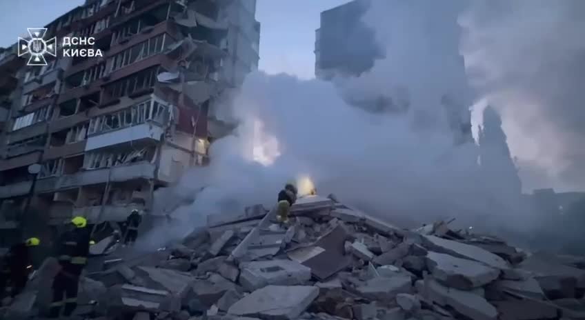 Un missile russo ha distrutto un'abitazione a Kyiv.